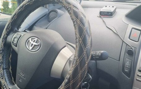 Toyota Yaris III рестайлинг, 2008 год, 700 000 рублей, 18 фотография