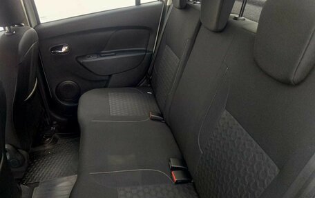 Renault Logan II, 2017 год, 670 000 рублей, 10 фотография
