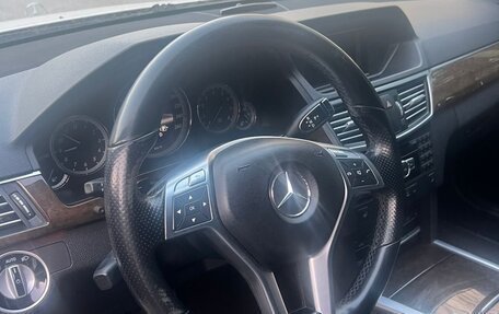 Mercedes-Benz E-Класс, 2012 год, 1 300 000 рублей, 4 фотография