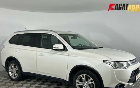 Mitsubishi Outlander III рестайлинг 3, 2014 год, 1 570 000 рублей, 3 фотография