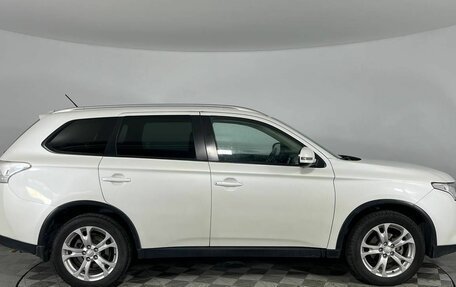 Mitsubishi Outlander III рестайлинг 3, 2014 год, 1 570 000 рублей, 4 фотография