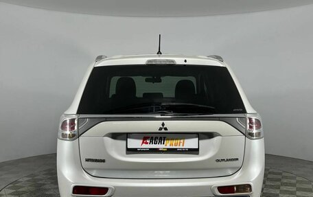 Mitsubishi Outlander III рестайлинг 3, 2014 год, 1 570 000 рублей, 6 фотография