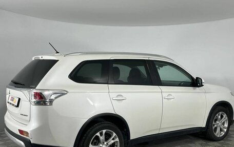 Mitsubishi Outlander III рестайлинг 3, 2014 год, 1 570 000 рублей, 5 фотография