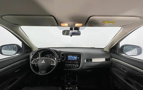 Mitsubishi Outlander III рестайлинг 3, 2014 год, 1 570 000 рублей, 10 фотография
