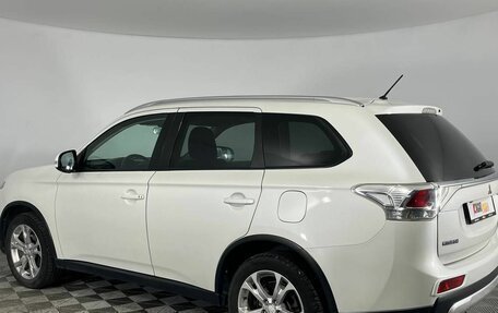 Mitsubishi Outlander III рестайлинг 3, 2014 год, 1 570 000 рублей, 7 фотография