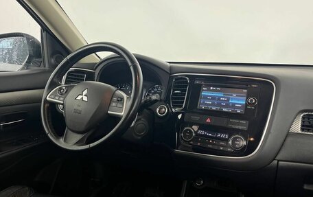 Mitsubishi Outlander III рестайлинг 3, 2014 год, 1 570 000 рублей, 12 фотография