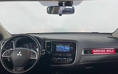 Mitsubishi Outlander III рестайлинг 3, 2014 год, 1 570 000 рублей, 11 фотография
