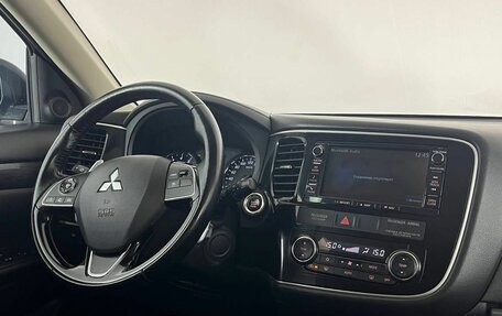 Mitsubishi Outlander III рестайлинг 3, 2016 год, 1 970 000 рублей, 12 фотография