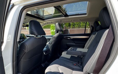 Toyota Highlander, 2025 год, 4 950 000 рублей, 31 фотография