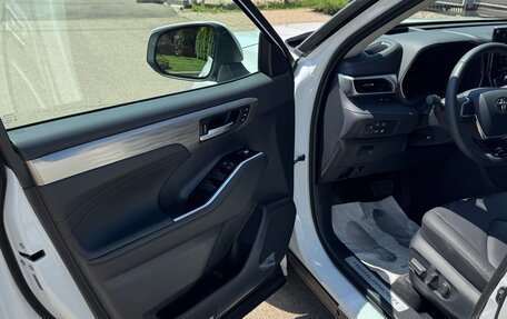 Toyota Highlander, 2025 год, 4 950 000 рублей, 20 фотография