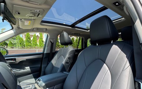 Toyota Highlander, 2025 год, 4 950 000 рублей, 24 фотография