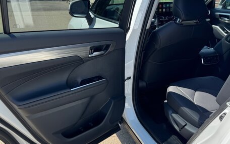 Toyota Highlander, 2025 год, 4 950 000 рублей, 30 фотография