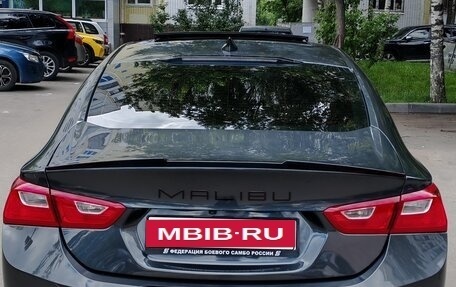 Chevrolet Malibu IX, 2017 год, 1 695 000 рублей, 2 фотография