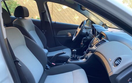 Chevrolet Cruze II, 2011 год, 630 000 рублей, 8 фотография