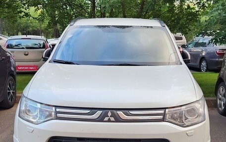 Mitsubishi Outlander III рестайлинг 3, 2014 год, 1 900 000 рублей, 1 фотография