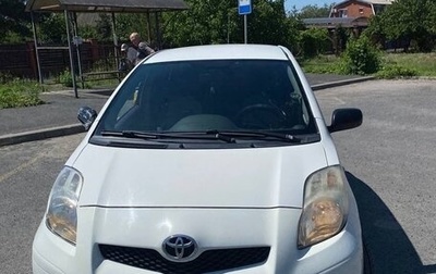 Toyota Yaris III рестайлинг, 2009 год, 600 000 рублей, 1 фотография
