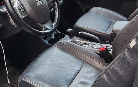 Mitsubishi Outlander III рестайлинг 3, 2014 год, 1 900 000 рублей, 6 фотография