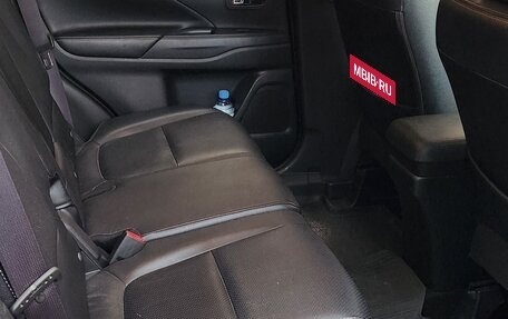 Mitsubishi Outlander III рестайлинг 3, 2014 год, 1 900 000 рублей, 9 фотография