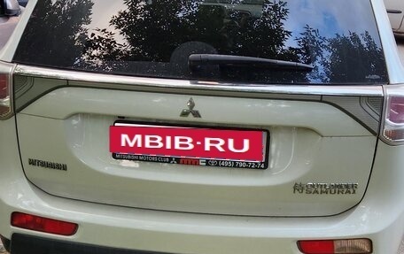 Mitsubishi Outlander III рестайлинг 3, 2014 год, 1 900 000 рублей, 4 фотография