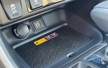 Toyota RAV4, 2025 год, 3 660 000 рублей, 24 фотография
