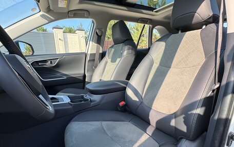 Toyota RAV4, 2025 год, 3 660 000 рублей, 21 фотография