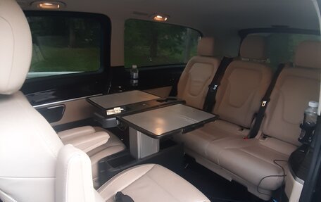 Mercedes-Benz V-Класс, 2019 год, 4 500 000 рублей, 14 фотография