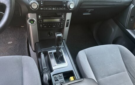 Toyota Land Cruiser Prado 150 рестайлинг 2, 2012 год, 2 200 000 рублей, 10 фотография