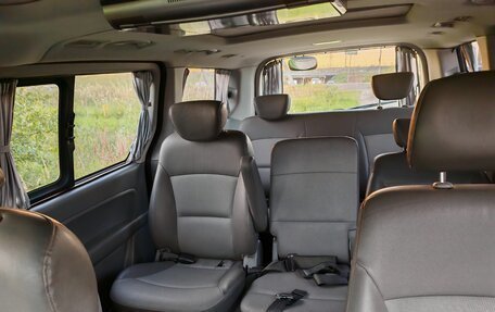 Hyundai H-1 II рестайлинг, 2010 год, 1 800 000 рублей, 7 фотография