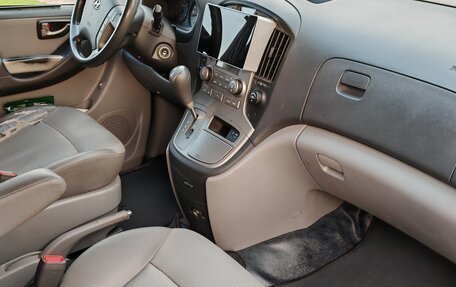 Hyundai H-1 II рестайлинг, 2010 год, 1 800 000 рублей, 9 фотография