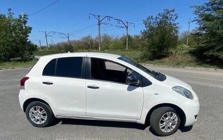 Toyota Yaris III рестайлинг, 2009 год, 600 000 рублей, 2 фотография