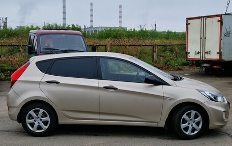 Hyundai Solaris II рестайлинг, 2013 год, 900 000 рублей, 3 фотография