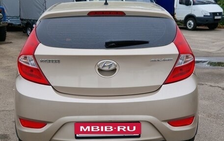 Hyundai Solaris II рестайлинг, 2013 год, 900 000 рублей, 2 фотография