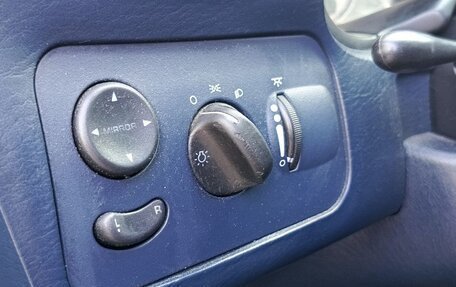Chrysler Town & Country IV, 2002 год, 499 990 рублей, 10 фотография