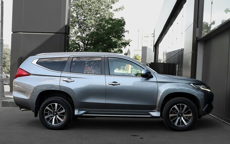 Mitsubishi Pajero Sport III рестайлинг, 2017 год, 2 850 000 рублей, 4 фотография