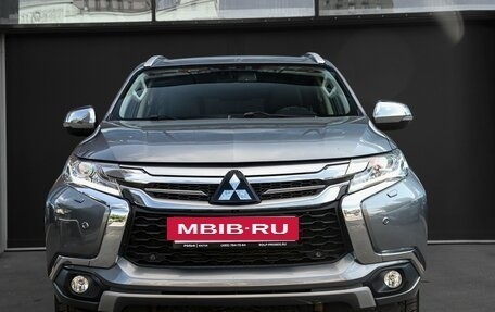 Mitsubishi Pajero Sport III рестайлинг, 2017 год, 2 850 000 рублей, 2 фотография