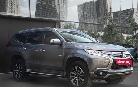 Mitsubishi Pajero Sport III рестайлинг, 2017 год, 2 850 000 рублей, 3 фотография