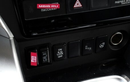 Mitsubishi Pajero Sport III рестайлинг, 2017 год, 2 850 000 рублей, 14 фотография