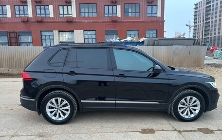 Volkswagen Tiguan II, 2021 год, 3 010 000 рублей, 4 фотография