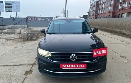 Volkswagen Tiguan II, 2021 год, 3 010 000 рублей, 2 фотография