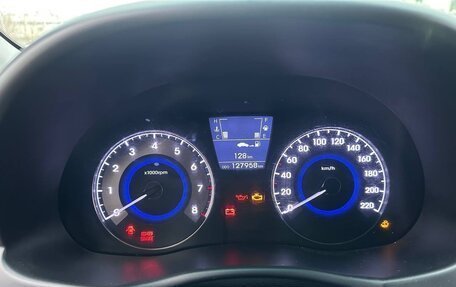 Hyundai Solaris II рестайлинг, 2011 год, 600 000 рублей, 9 фотография