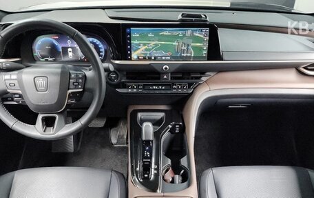 Toyota Crown, 2024 год, 4 800 000 рублей, 6 фотография