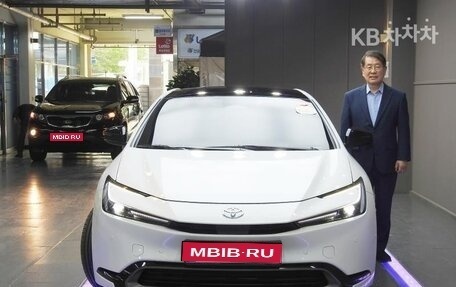 Toyota Prius IV XW50, 2024 год, 3 000 000 рублей, 1 фотография