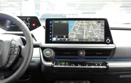 Toyota Prius IV XW50, 2024 год, 3 000 000 рублей, 14 фотография
