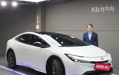 Toyota Prius IV XW50, 2024 год, 3 000 000 рублей, 3 фотография