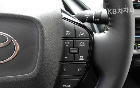 Toyota Prius IV XW50, 2024 год, 3 000 000 рублей, 16 фотография