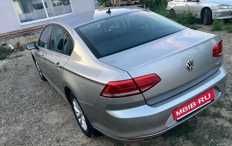 Volkswagen Passat B8 рестайлинг, 2015 год, 1 745 000 рублей, 5 фотография