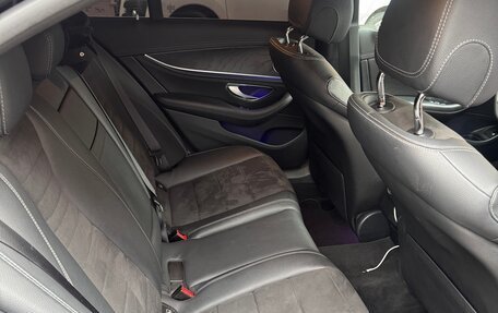 Mercedes-Benz E-Класс, 2019 год, 3 200 000 рублей, 7 фотография