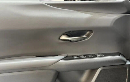 Lexus UX I, 2021 год, 2 648 656 рублей, 13 фотография