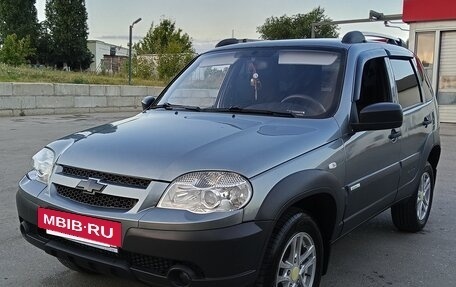 Chevrolet Niva I рестайлинг, 2013 год, 590 000 рублей, 2 фотография