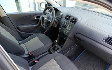 Volkswagen Polo VI (EU Market), 2013 год, 450 000 рублей, 13 фотография